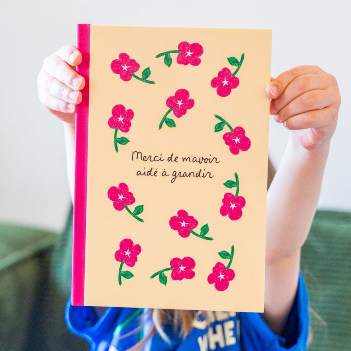 Carnet coloré avec motifs floraux pour un message de gratitude