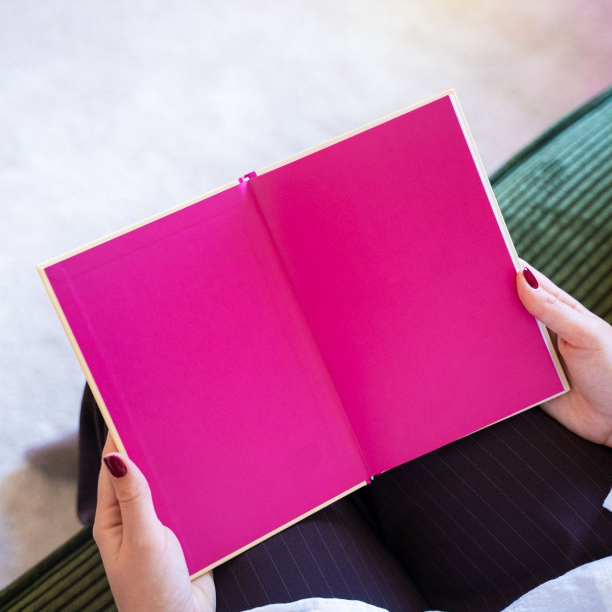 Carnet coloré avec motifs floraux sur la couverture