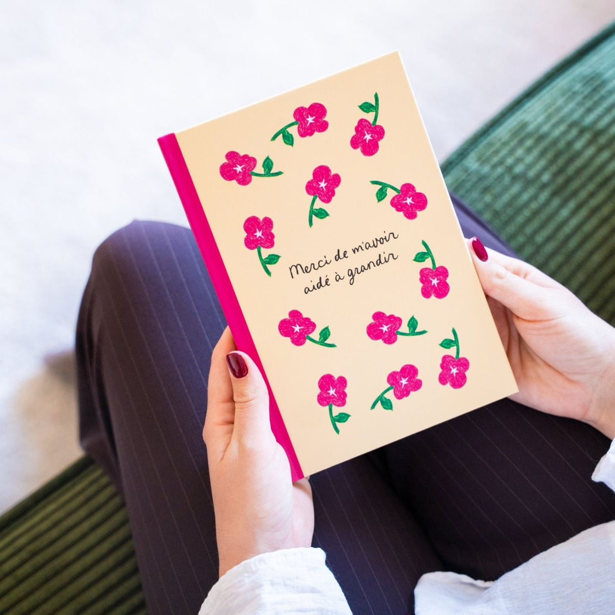 Carnet coloré avec motifs floraux et texte de remerciement