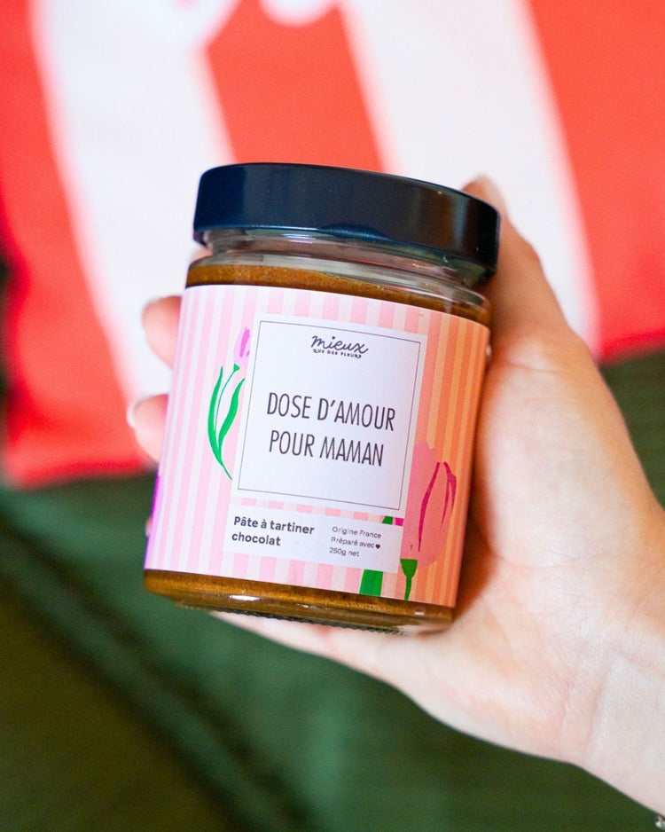 Pâte à tartiner avec étiquette 'dose d'amour pour maman