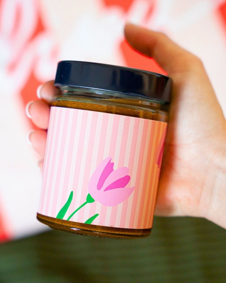 Pâte à tartiner avec étiquette 'dose d'amour pour maman