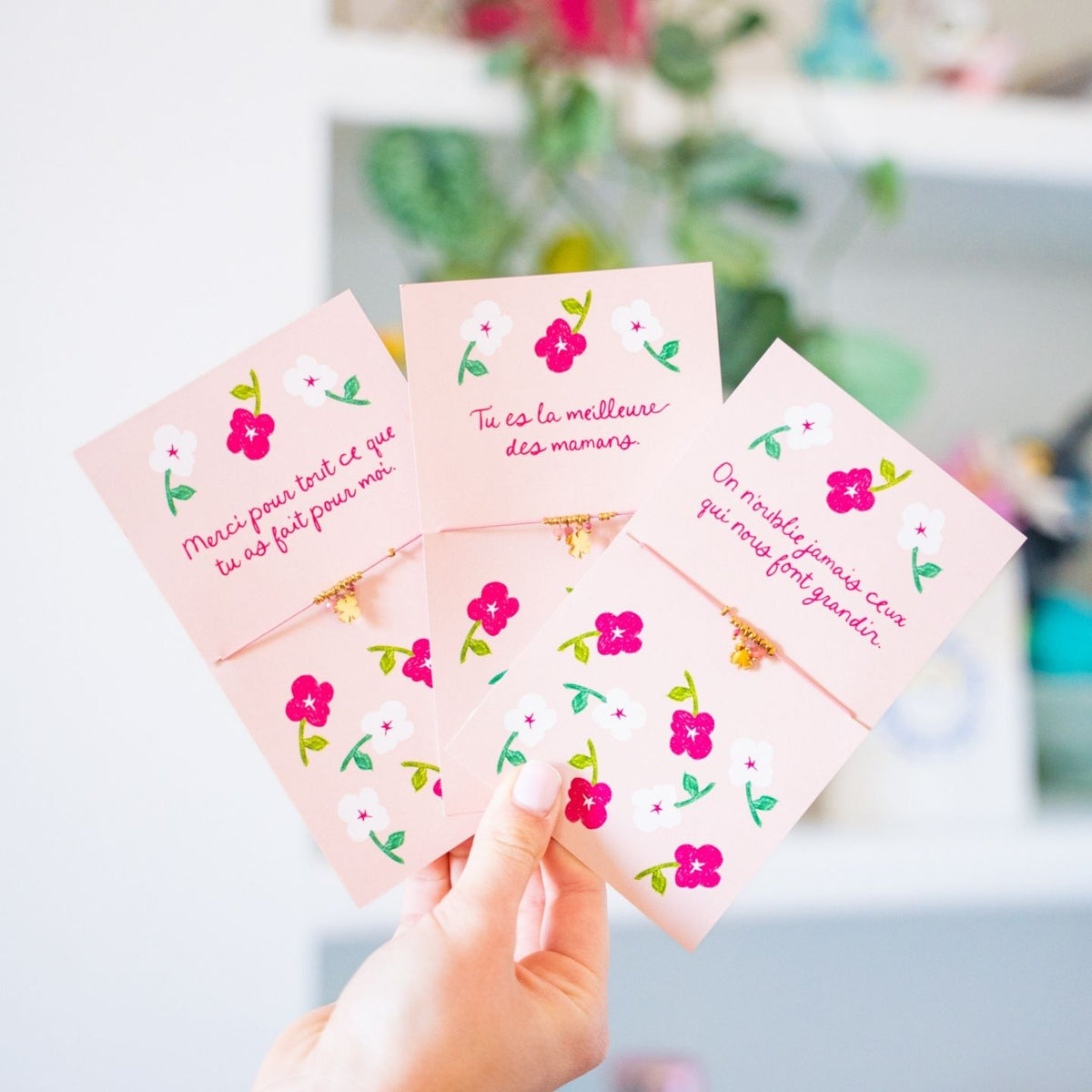 Bracelet rose avec trèfle doré, délicat et tendre pour Maman