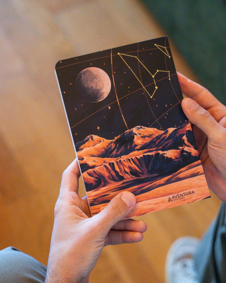 Carnet d'astronomie avec motif étoilé sur la couverture
