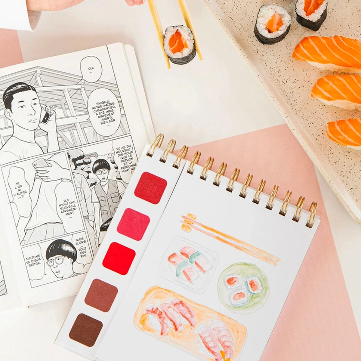 Carnet d'aquarelle ouvert, motifs japonais et texture douce