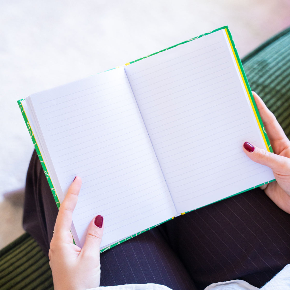 Carnet coloré avec message positif sur la couverture