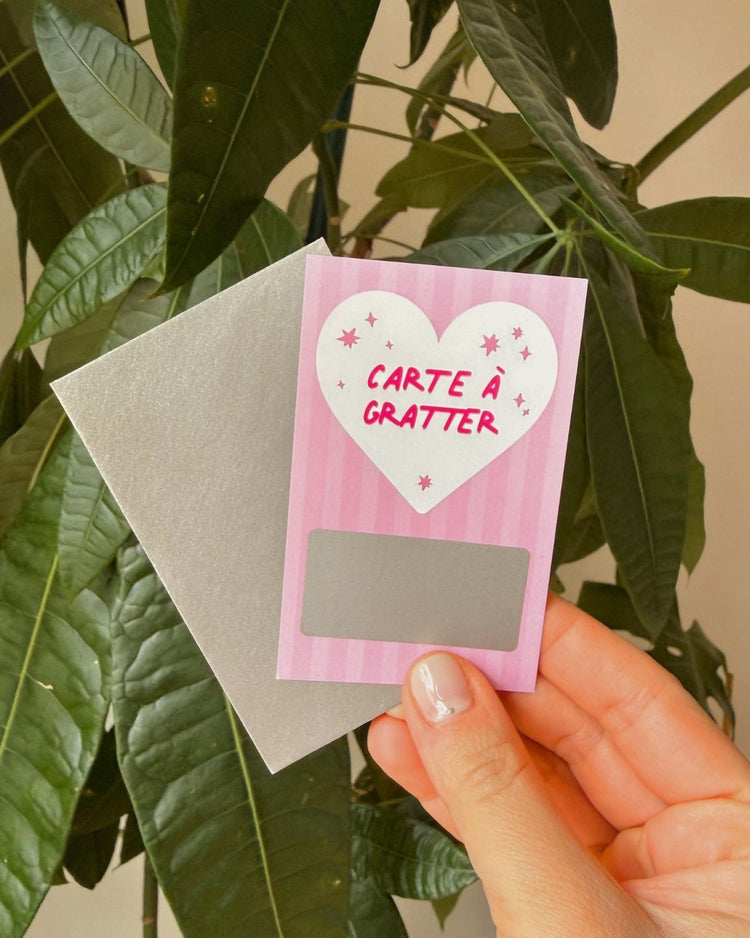 Carte à gratter avec message pour mamie, design coloré et joyeux
