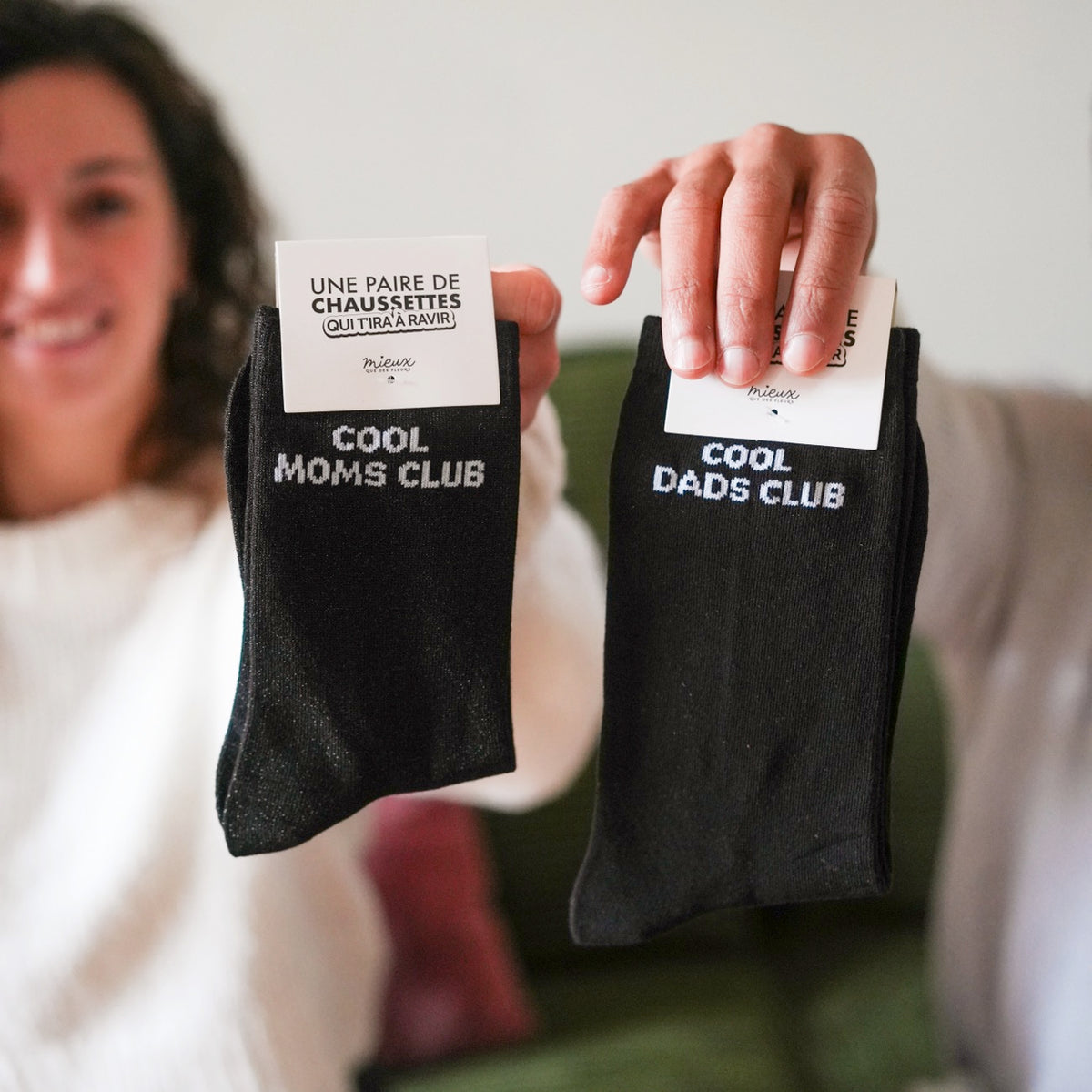 Chaussettes noires à paillettes avec motif Cool Moms Club