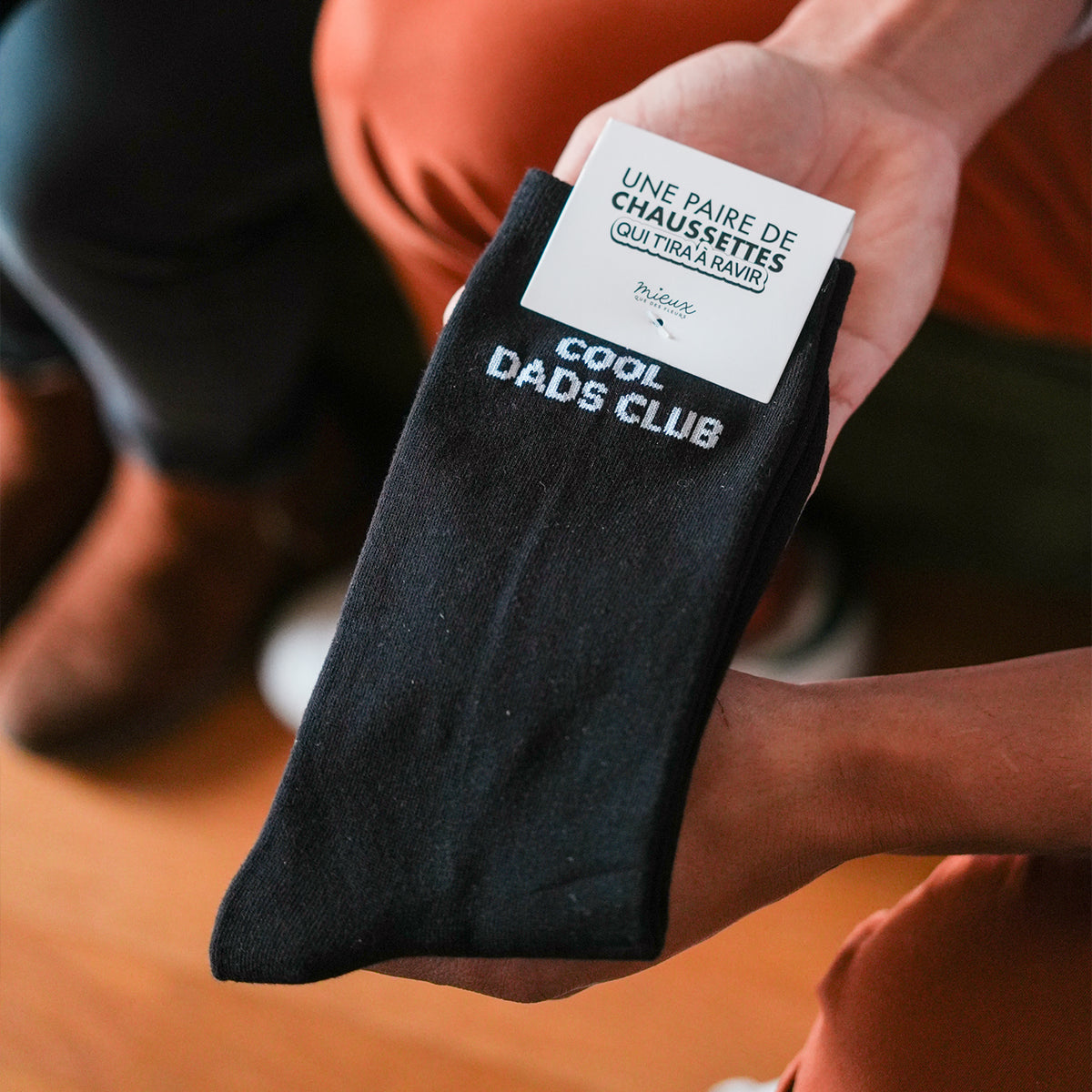 Chaussettes noires à paillettes avec motif Cool Moms Club