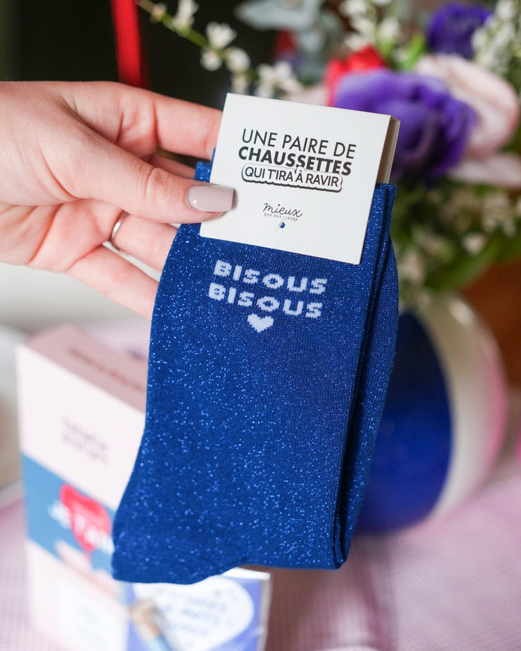 Chaussettes pailletées avec motif bisous en gros plan