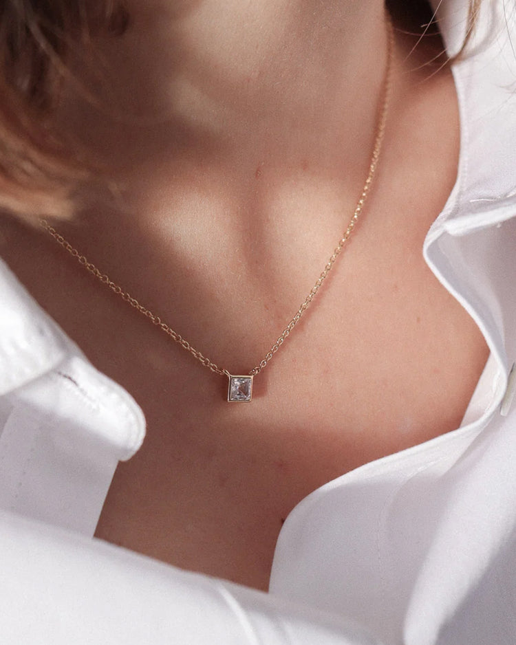 Collier Maja en or avec pendentif en zircon scintillant