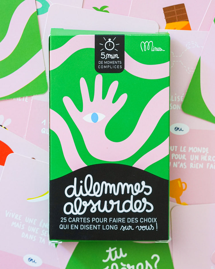 Couverture du jeu Dilemmes Absurdes avec illustrations colorées.