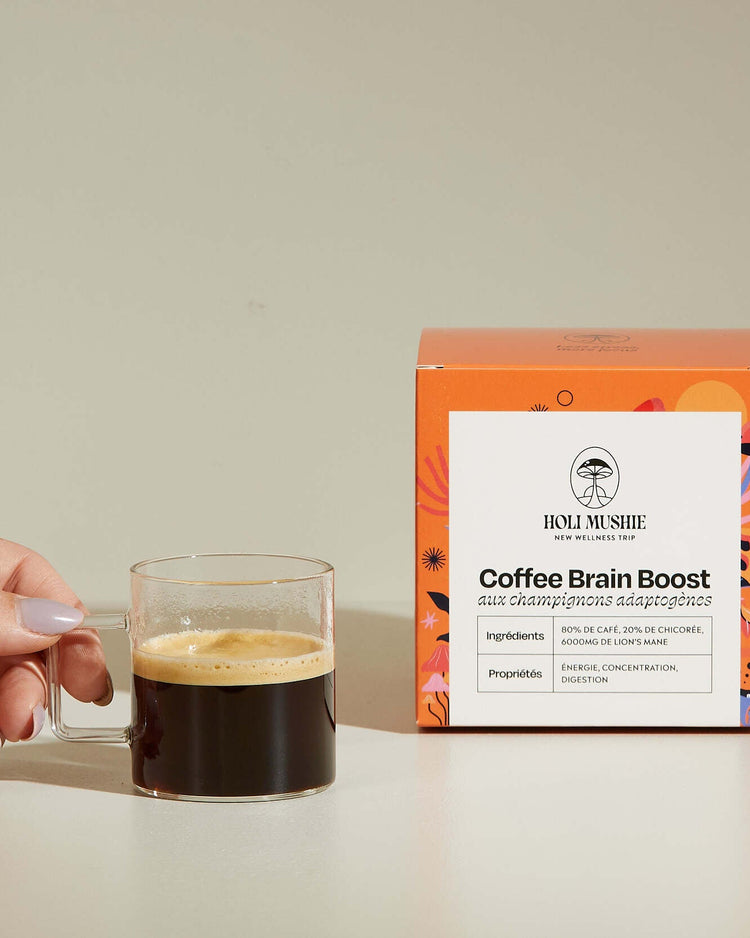 Dosettes de café biodégradables avec champignons en gros plan