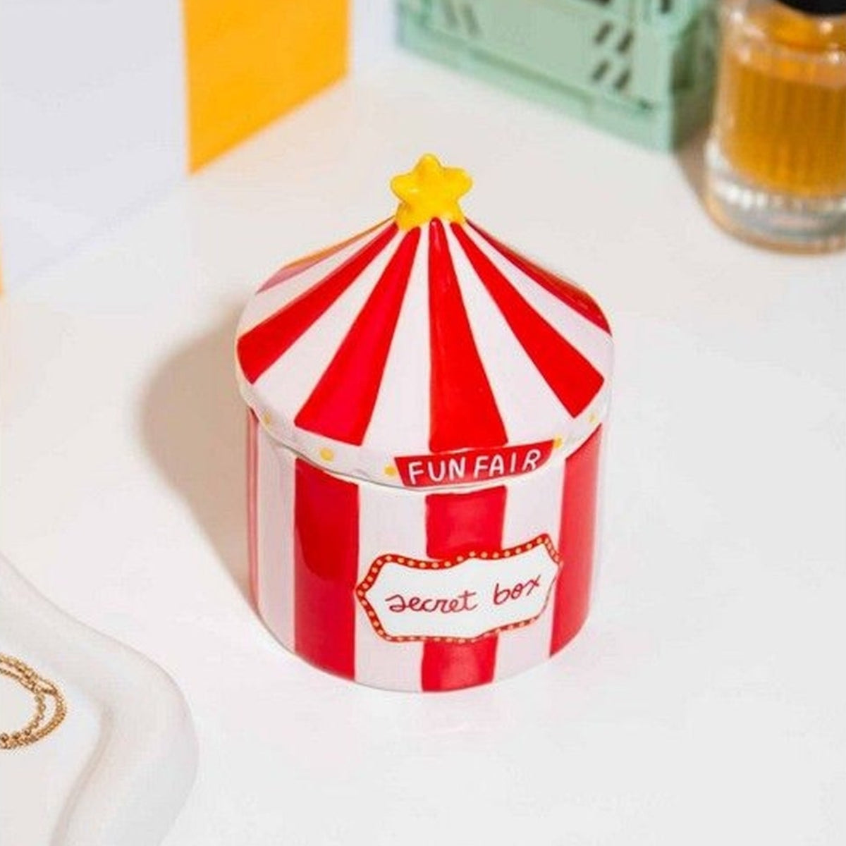 Boîte à bijoux cirque avec motifs colorés et détails dorés