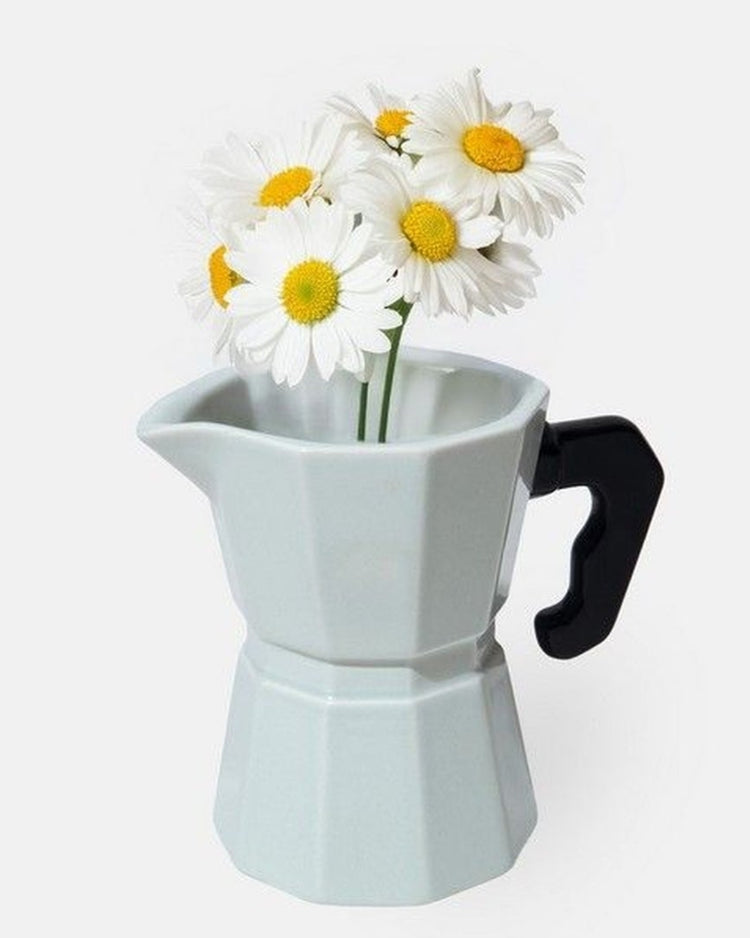 Vase Cafetière au design moka, vue de côté avec détails élégants