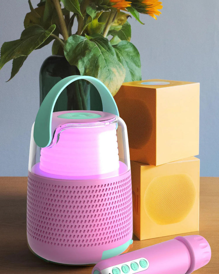 Enceinte Bluetooth lumineuse avec micro sans fil en action