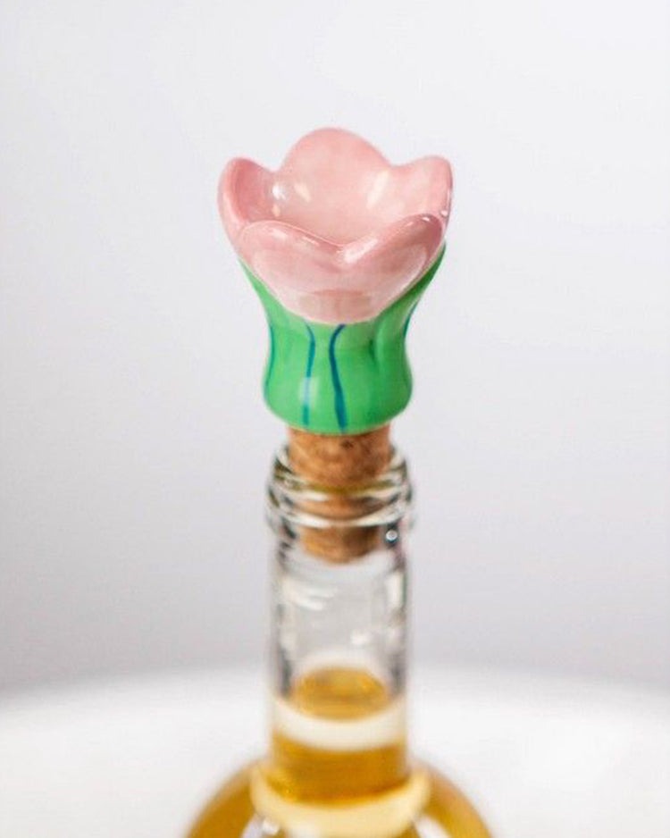 Bouchon de bouteille en forme de tulipe, vue de côté.