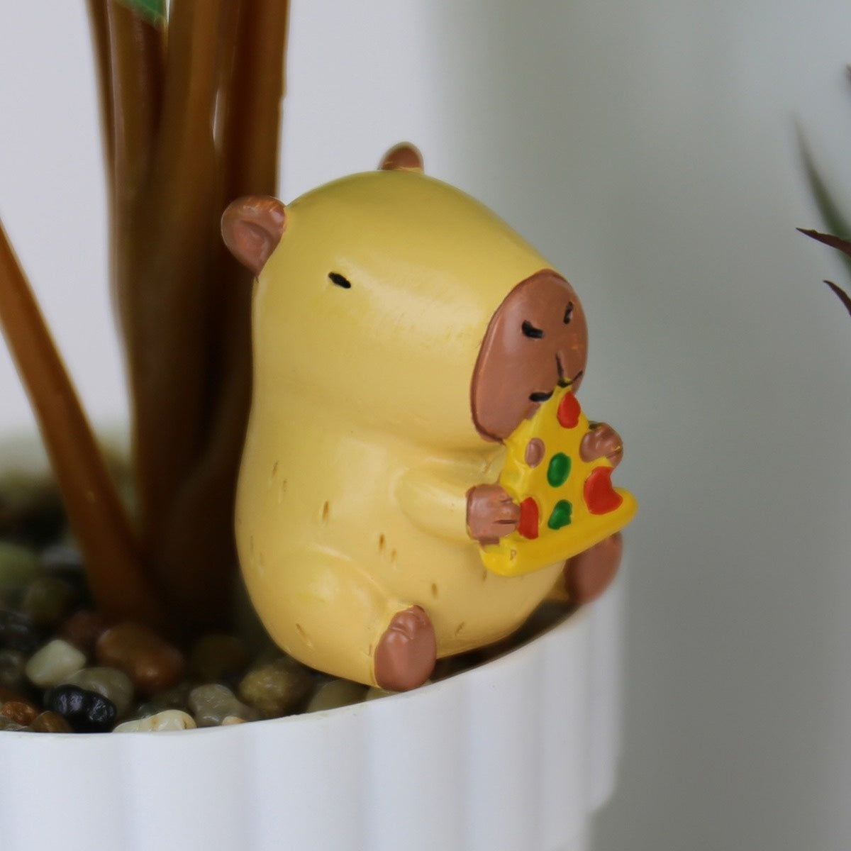 Planteur capybara autonome avec système d'auto-arrosage