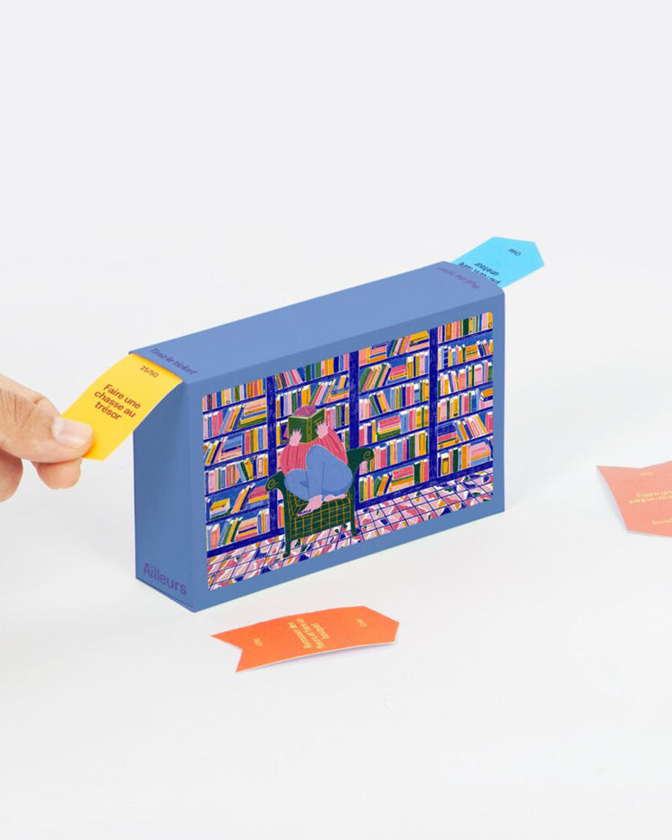 Couverture du jeu avec illustrations colorées et titres variés.