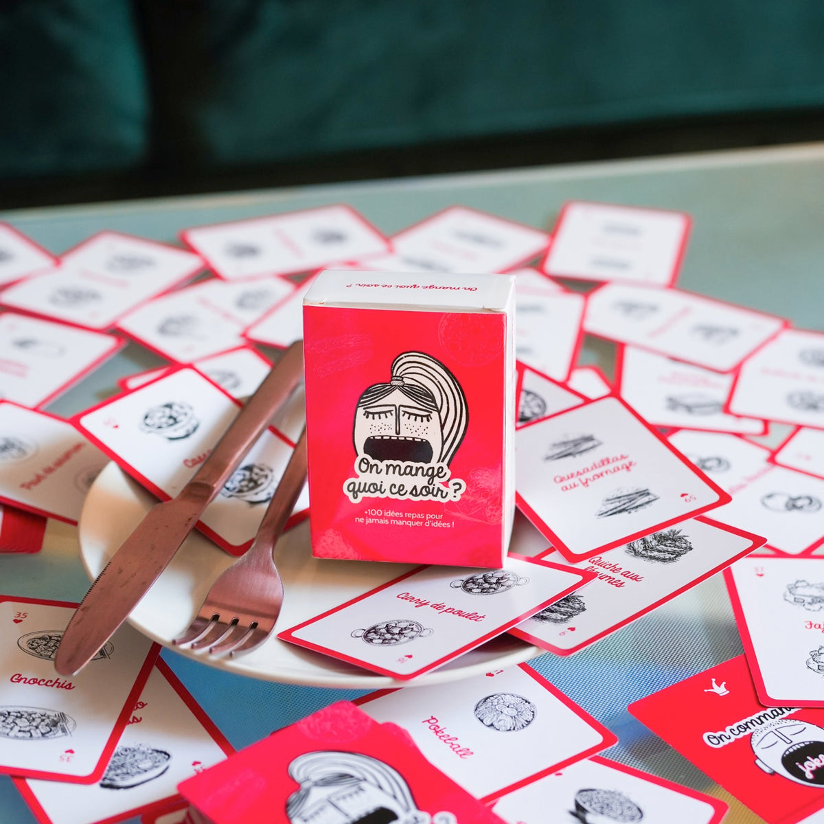 Cartes de jeu avec illustrations colorées sur le thème du dîner.