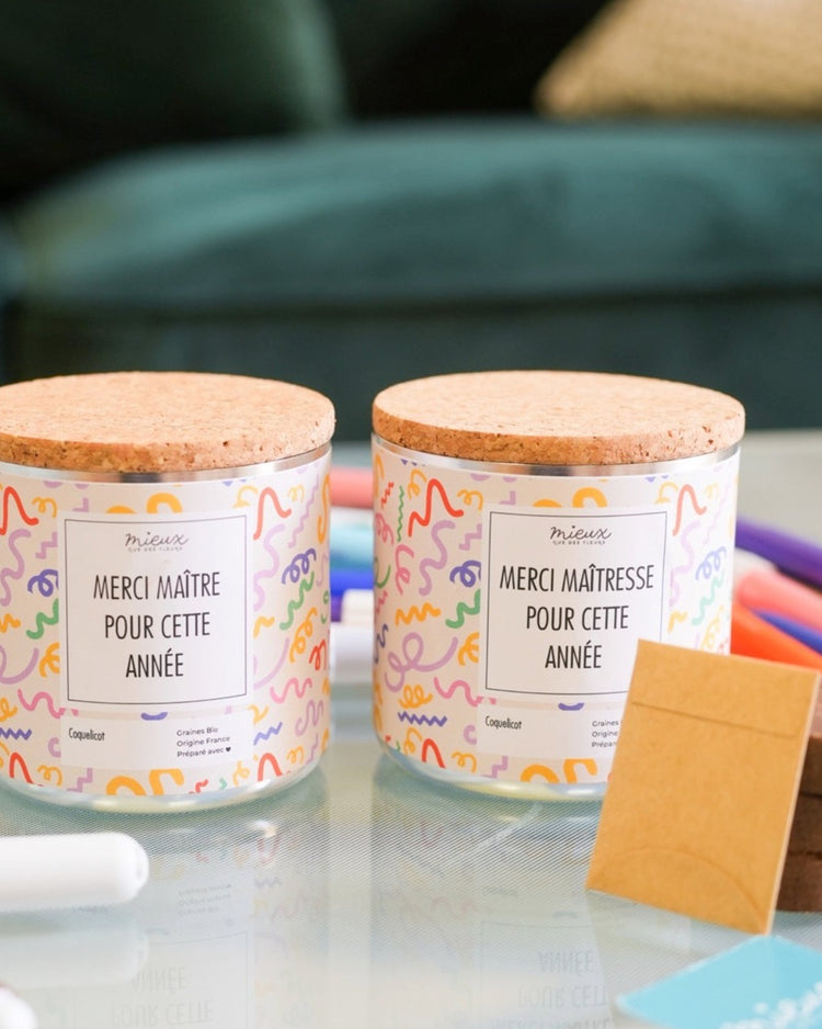Kit à planter avec étiquette 'Merci Maîtresse' en gros plan.