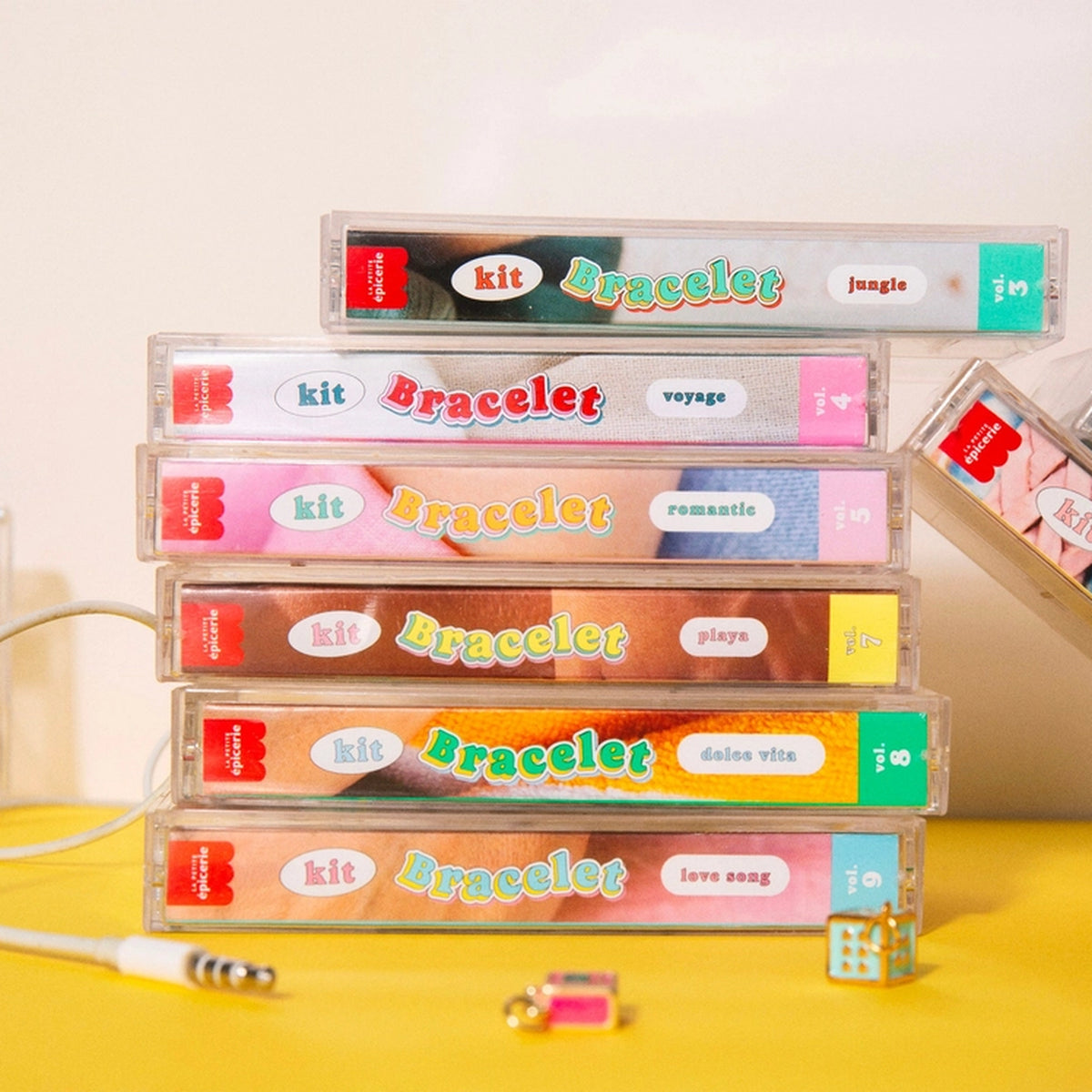Boîte cassette audio contenant un kit pour bracelet marin
