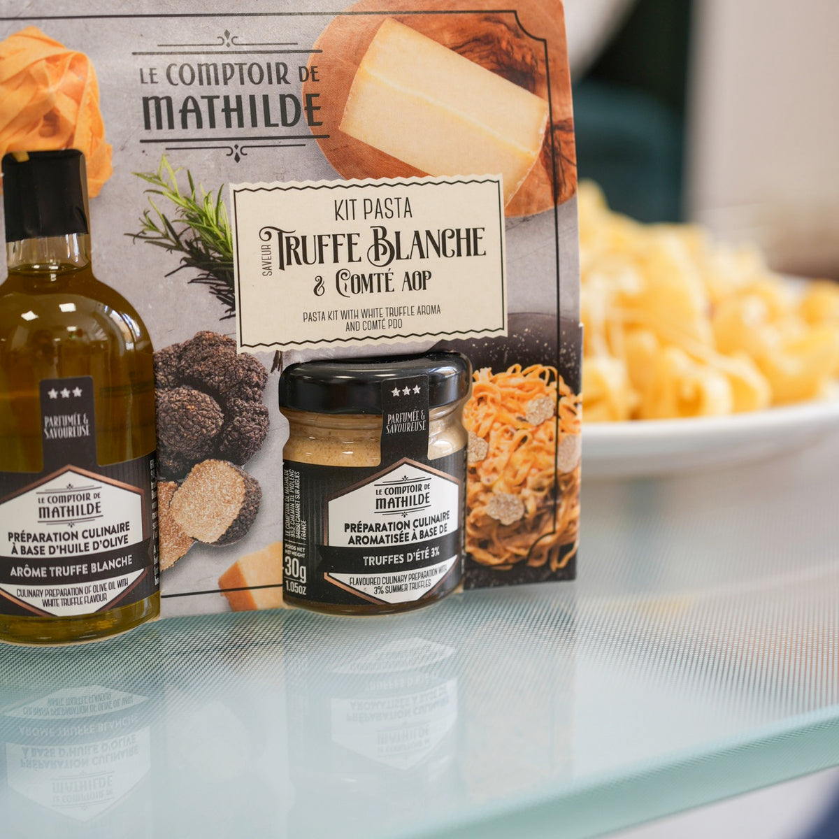 Kit DIY Pâtes à la Truffe avec ingrédients en vue rapprochée.