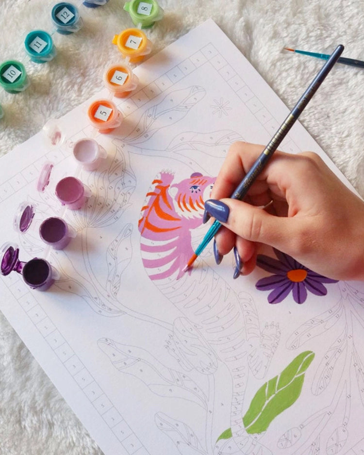 Kit peinture au numéro avec tigre fleuri en détail coloré