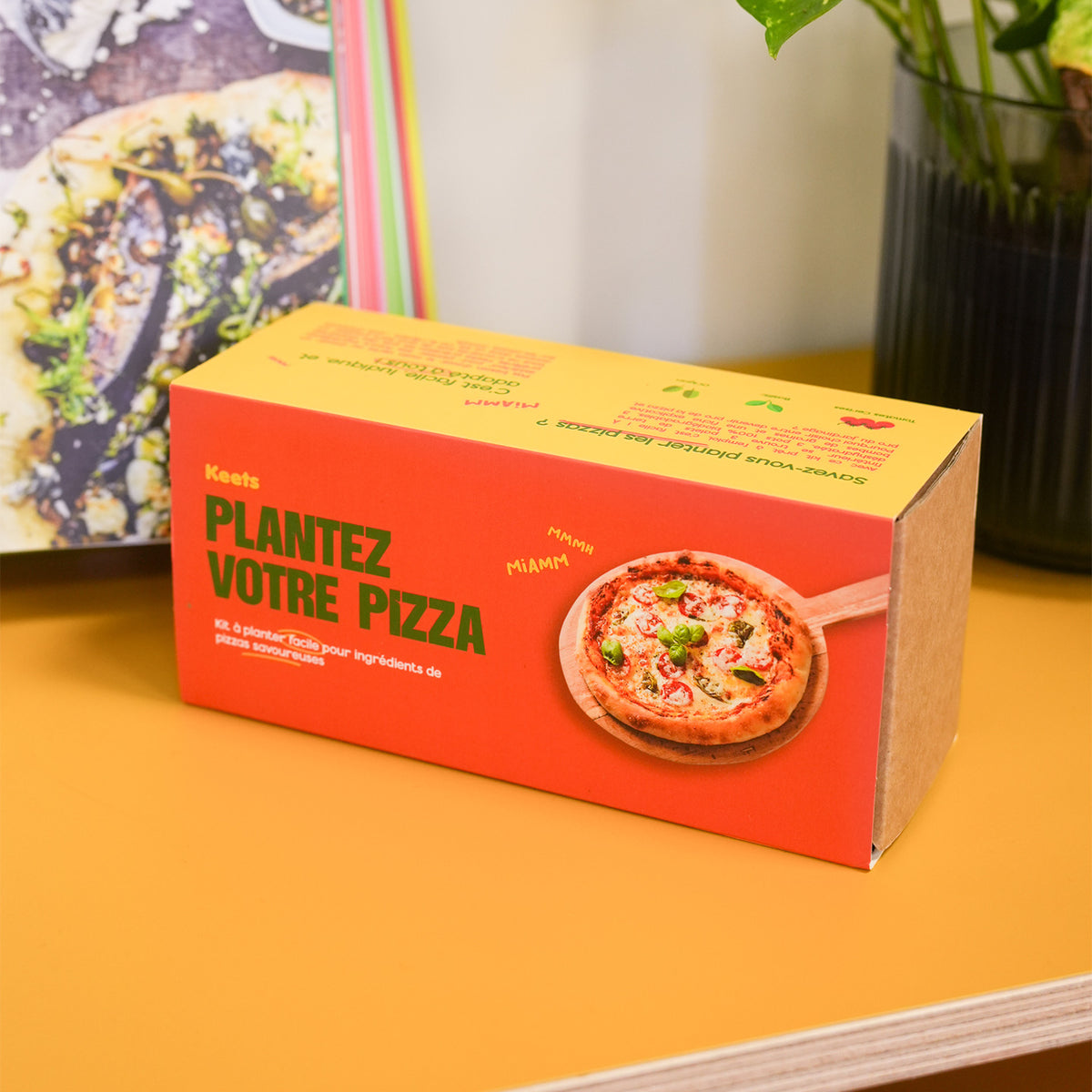 Kit de plantation avec pots en terre cuite et étiquettes en bois.