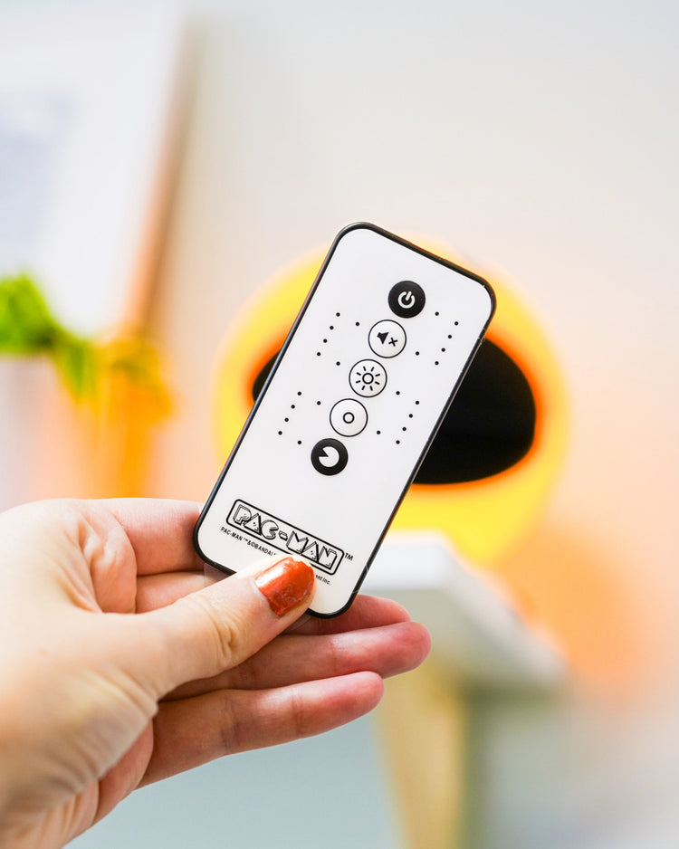 Lampe Pac-Man avec télécommande et détails lumineux