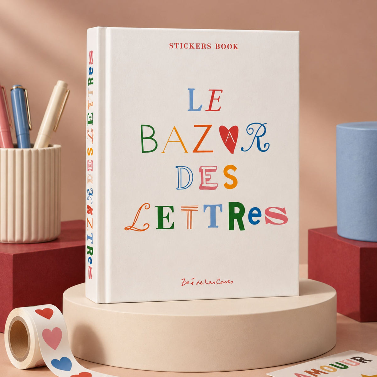 Livre de stickers avec alphabets colorés et motifs variés
