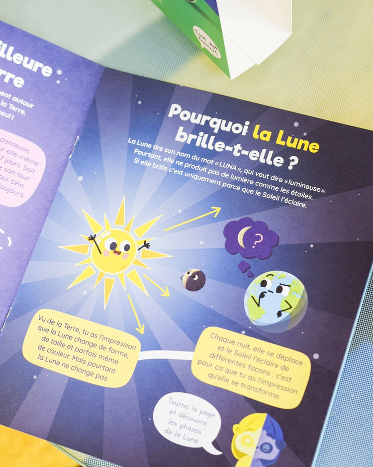 Kit éducatif sur la Lune avec lunette et livret d'activités.