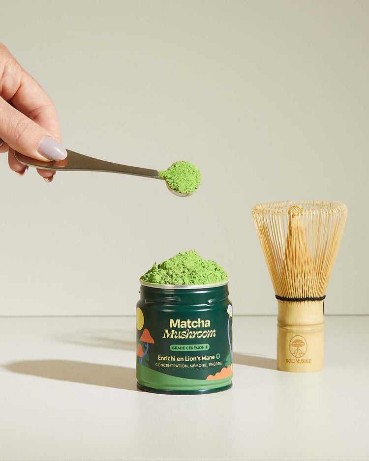 Sachet de Matcha aux champignons avec texture mate et logo visible