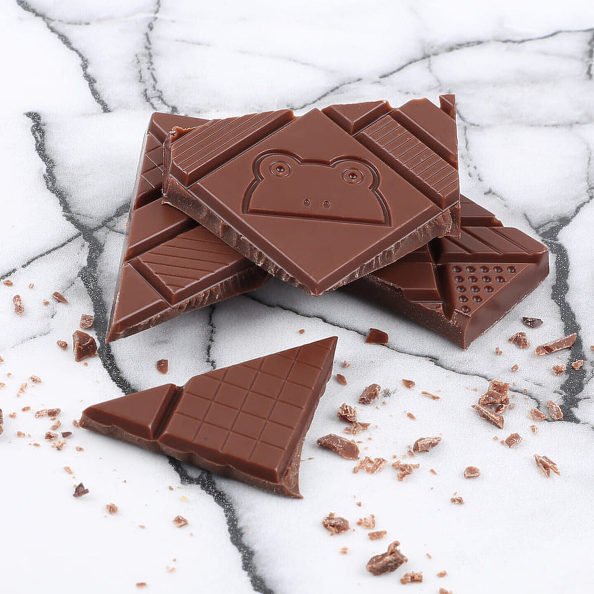 Tablette de chocolat au lait bio avec design coloré