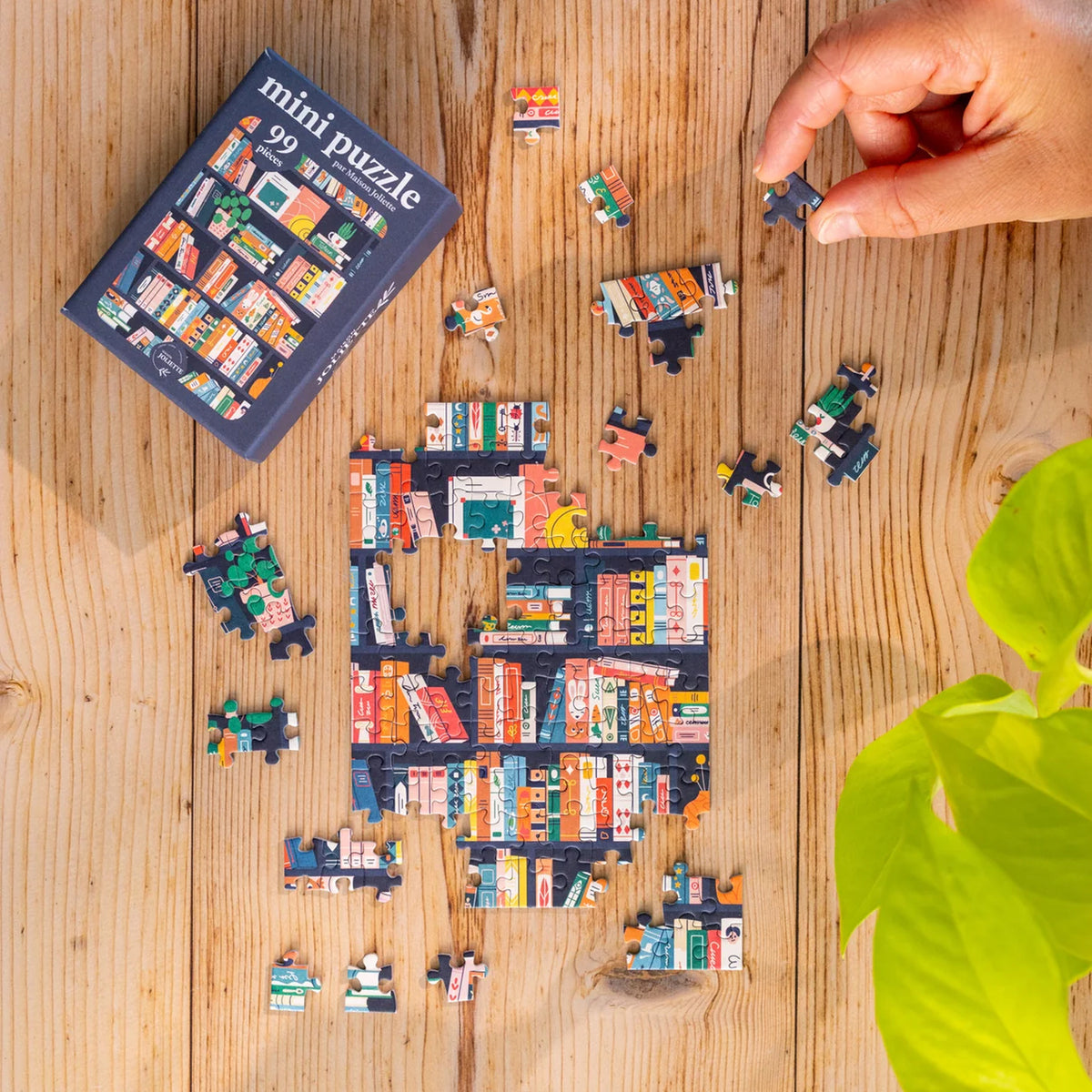 Mini puzzle représentant des livres colorés en gros plan