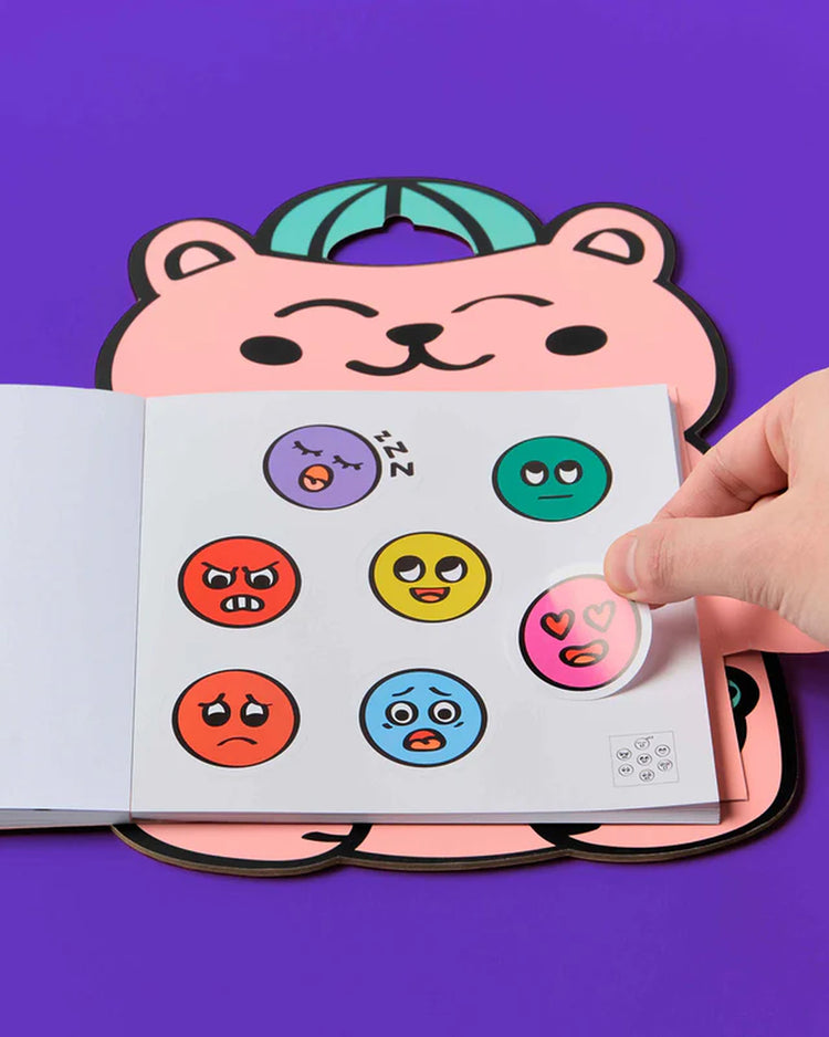 Carnet de stickers Montessori avec motifs colorés et ludiques