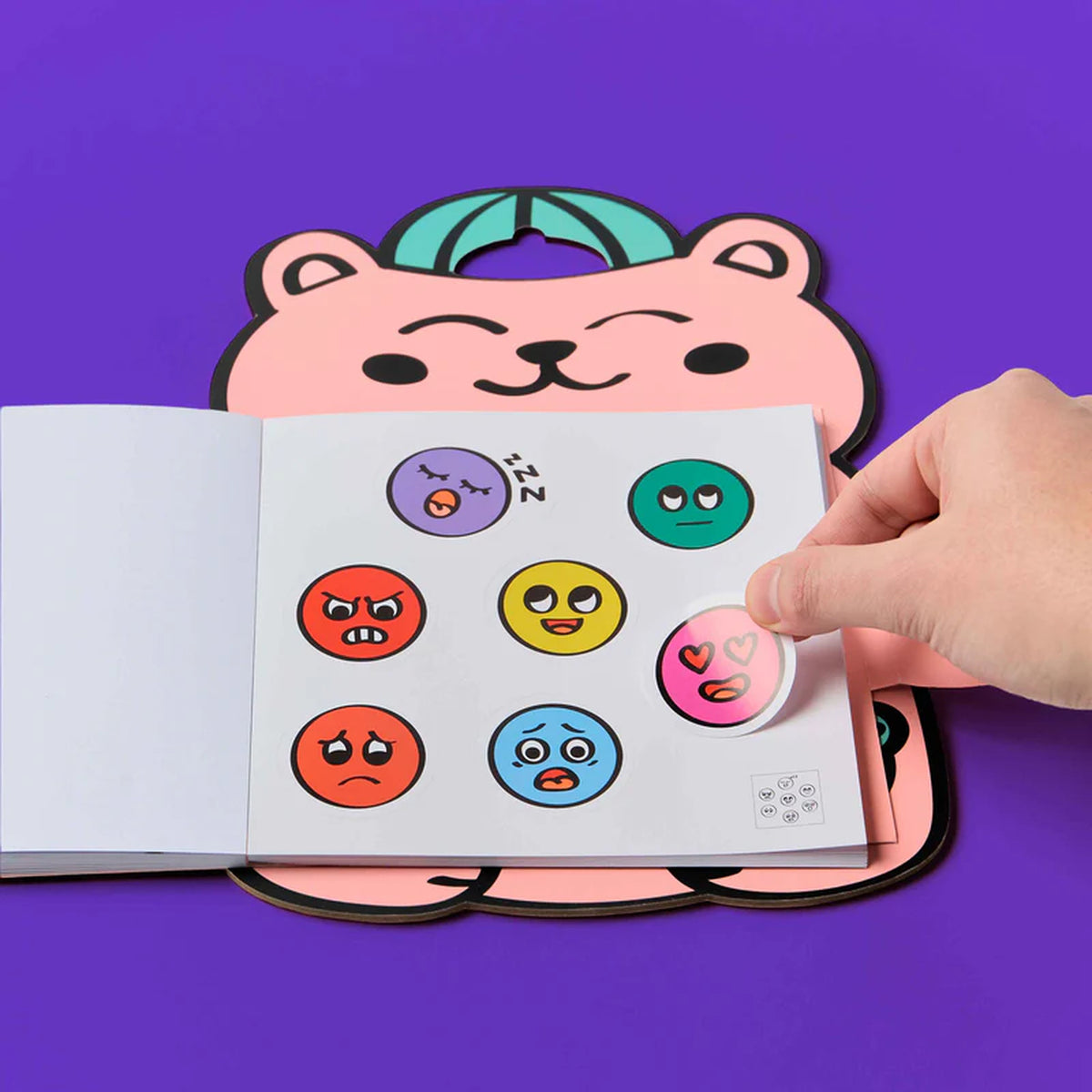 Carnet de stickers Montessori avec motifs colorés et ludiques