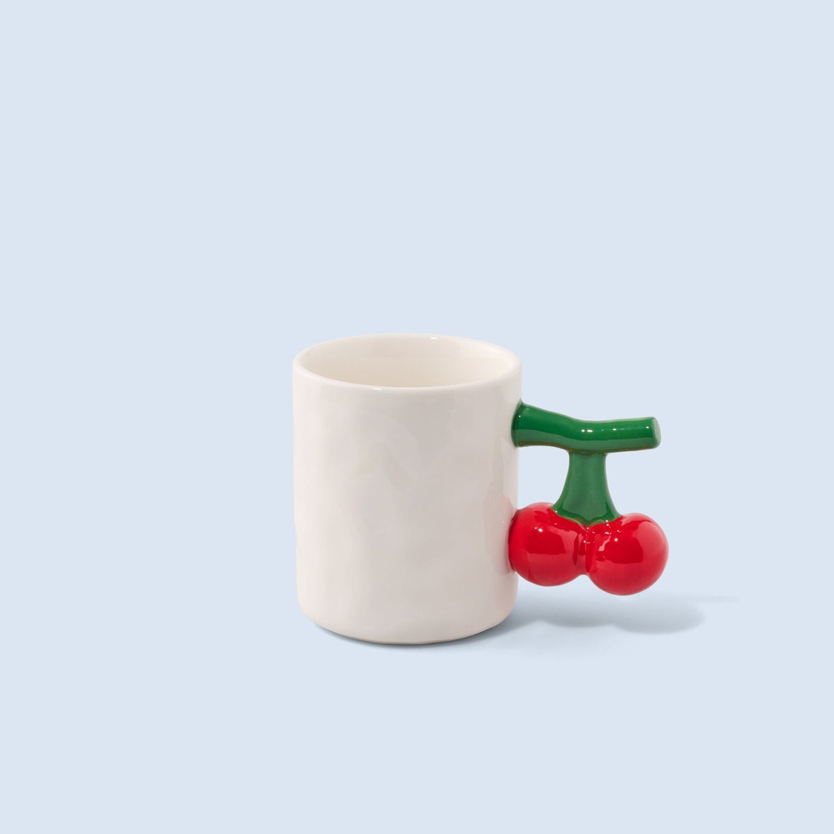 Mug en céramique avec motif cerise sur fond blanc