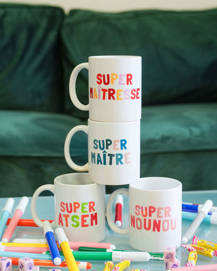 Mug avec inscription pour maîtresse, motif coloré et joyeux.