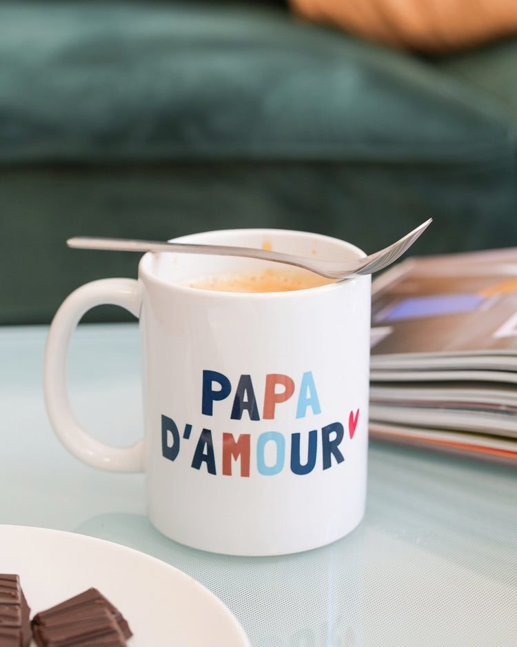 Mug avec inscription 'Papa d'Amour' sur fond blanc