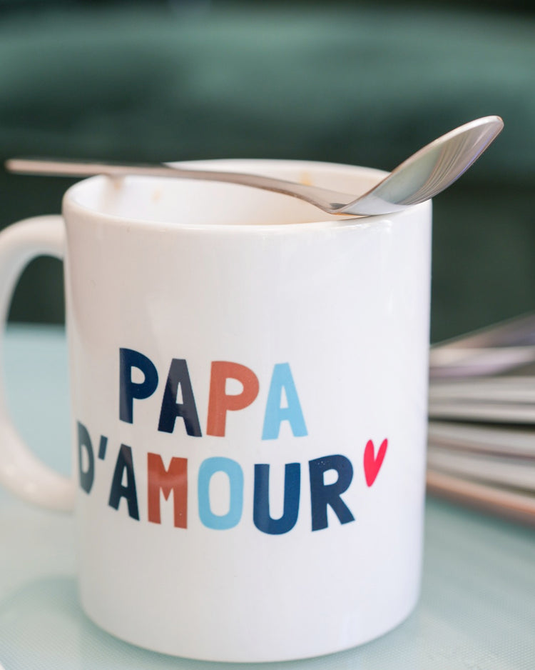 Mug avec inscription 'Papa d'Amour' sur fond blanc