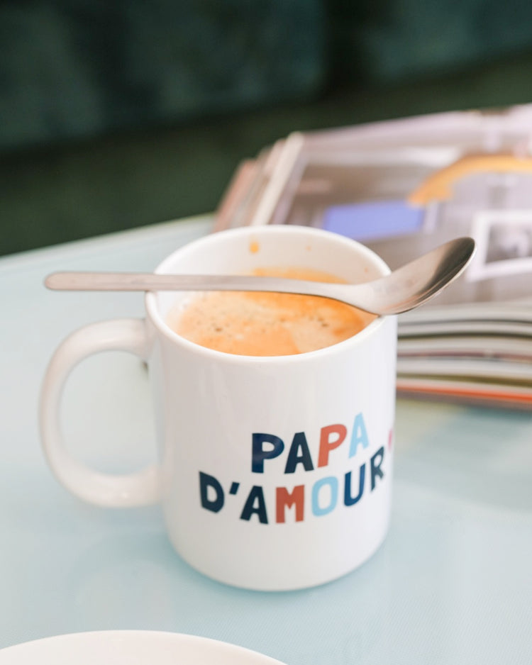 Mug avec inscription 'Papa d'Amour' sur fond blanc