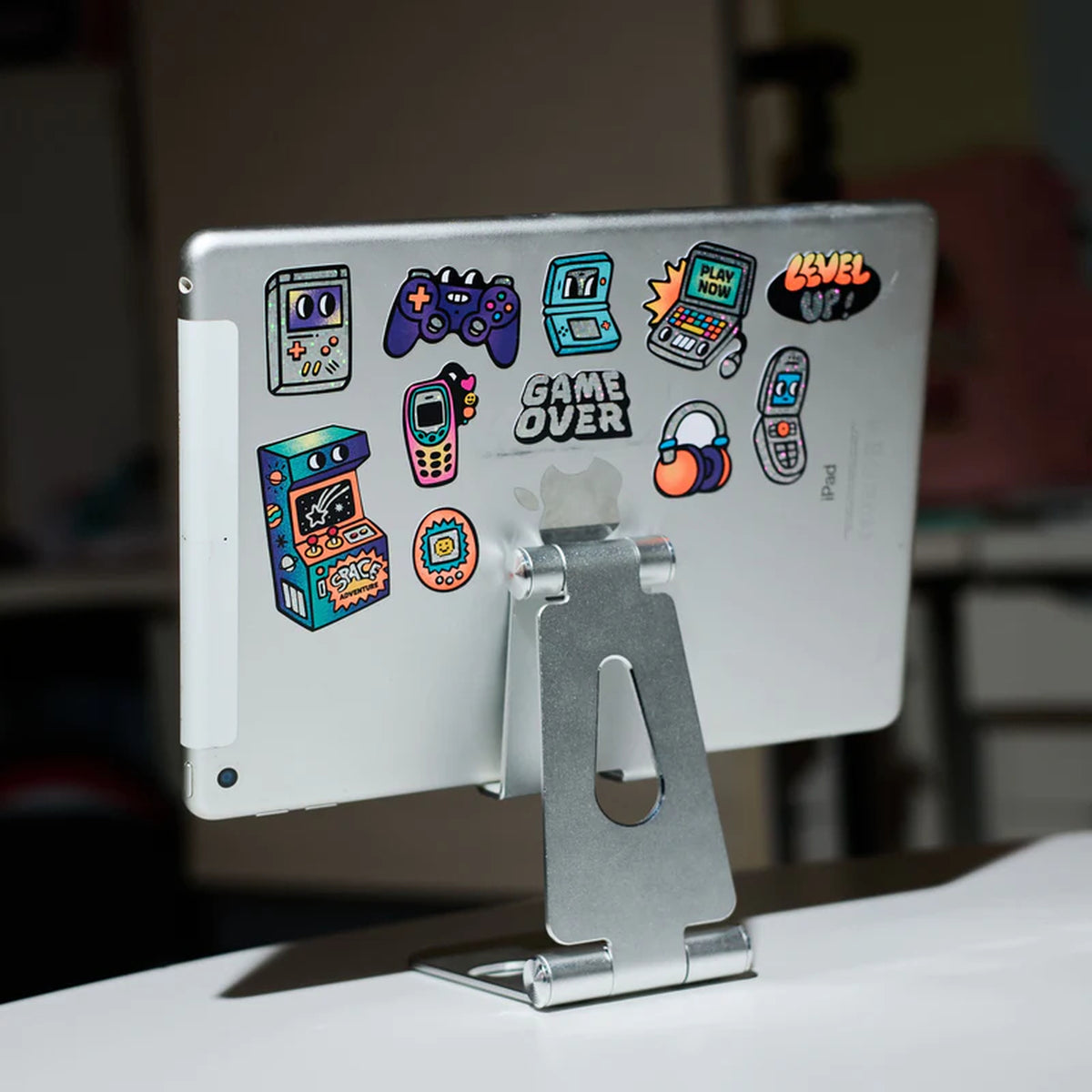 Planche de stickers fluo sur le thème des jeux vidéo