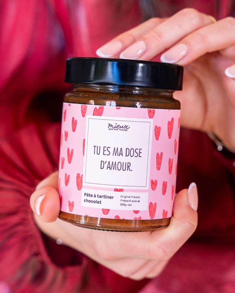 Pâte à tartiner au chocolat avec message affectueux en relief