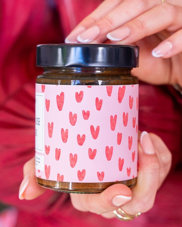 Pâte à tartiner chocolat avec message affectueux en gros plan