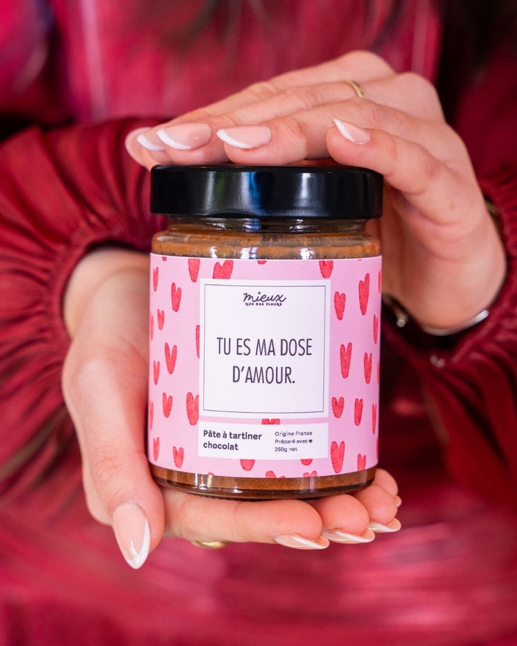 Pâte à tartiner au chocolat avec message affectueux en pot