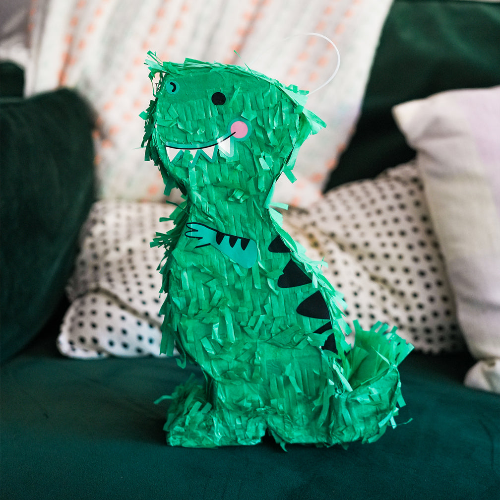 Piñata personnalisée avec des bonbons colorés en détail