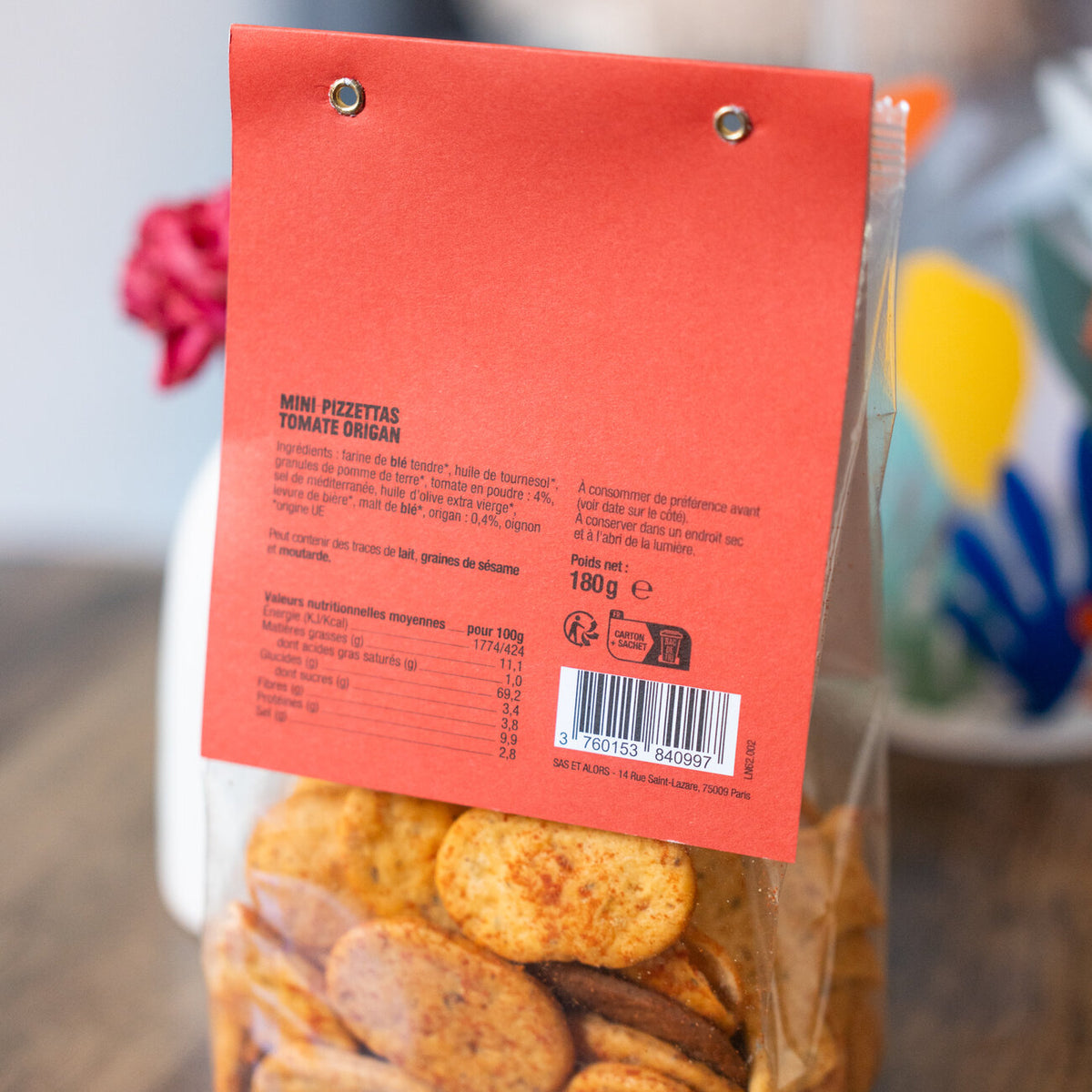 Mini pizzettas croustillantes avec garniture tomate et origan