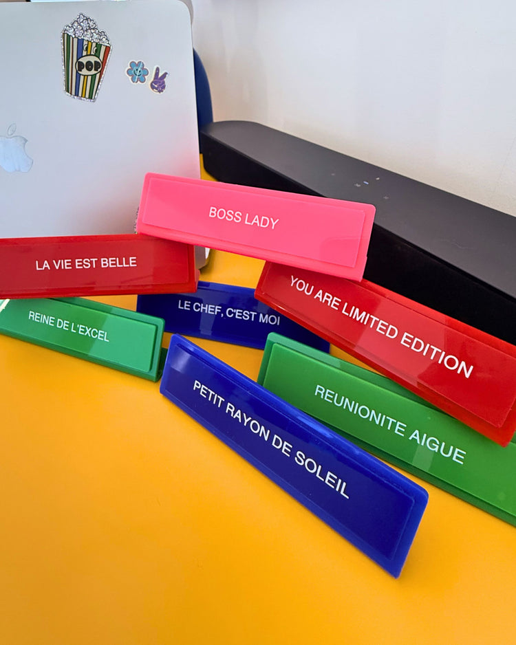 Plaque de bureau avec motif ensoleillé sur fond clair