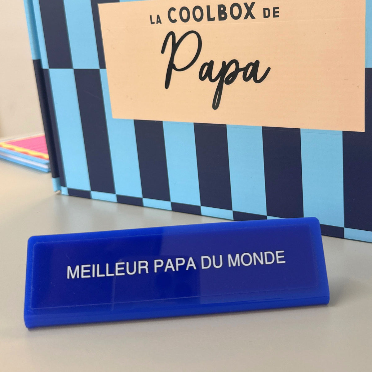 Plaque de bureau avec inscription 'Meilleur papa du monde' en relief