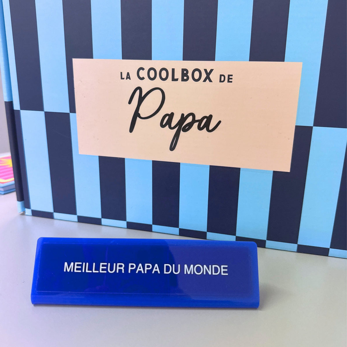 Plaque de bureau avec inscription 'Meilleur papa du monde' en relief